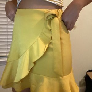 YELLOW BOOHOO WRAP SKIRT